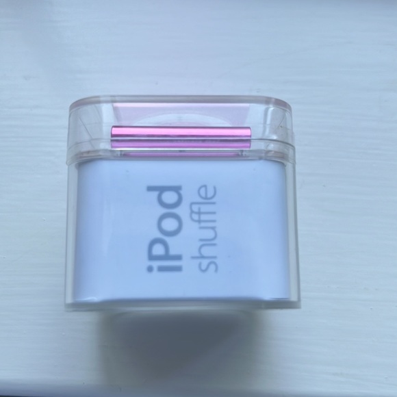 4th Generation Apple iPod Shuffle 2GB Pink Model A1373 New and Sealed! - Picture 2 of 7